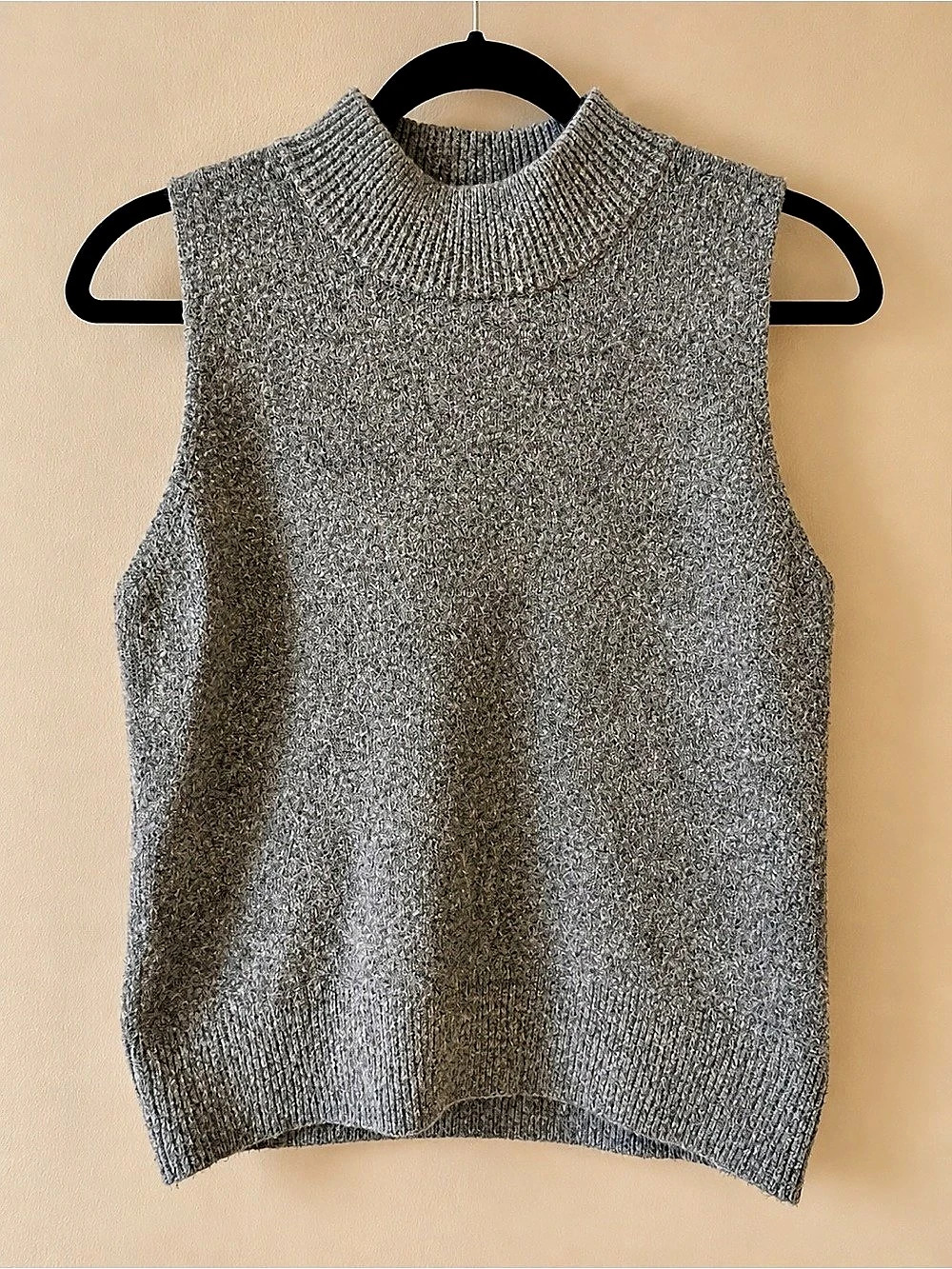 Tahari Sleeveless Mock Neck Sweater in Gray Size XS Like New